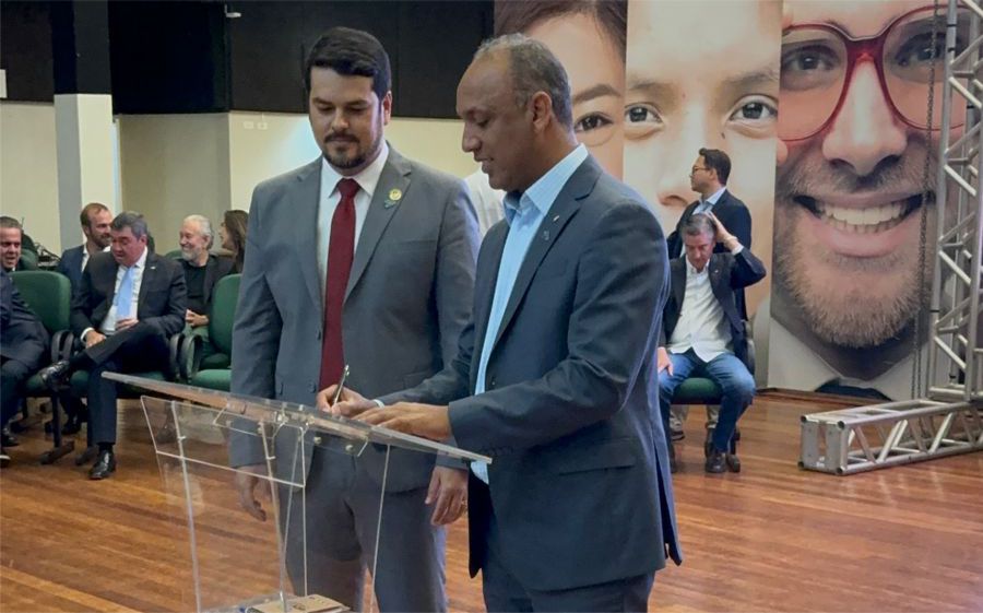 Junior Coringa toma posse como vice-presidente da União das Câmaras de Mato Grosso do Sul em cerimônia prestigiada por autoridades estaduais